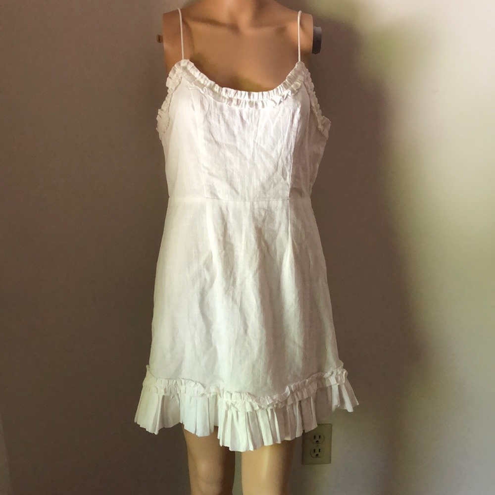 White dress - Picture 3 of 3